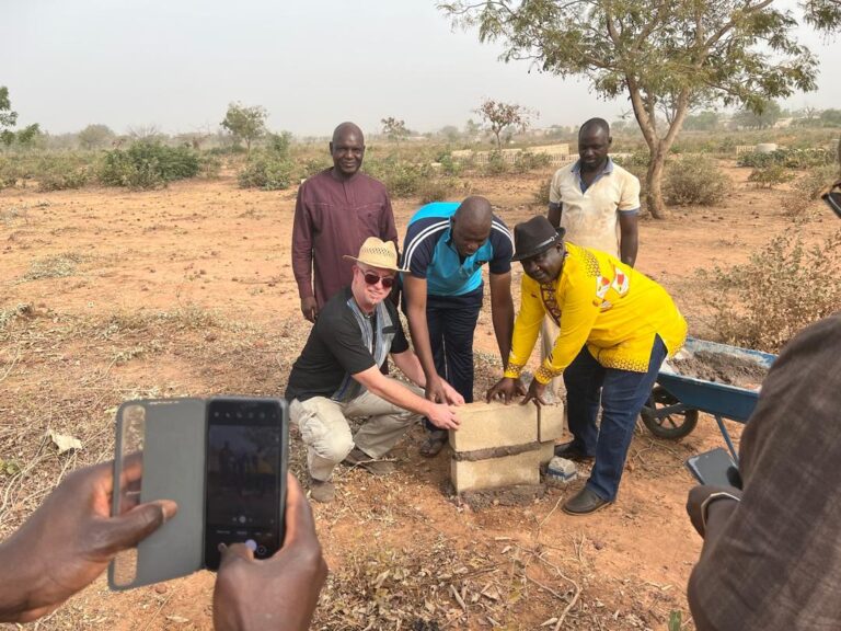 Reboiser pour un avenir durable 🌱" Lors de cette journée de reboisement, nous avons uni nos forces pour planter des arbres et contribuer à la préservation de notre environnement. Chaque arbre planté symbolise notre engagement envers une planète plus verte et un avenir meilleur pour les générations à venir. Ensemble, donnons-nous la main pour protéger notre écosystème ! 🌳✨