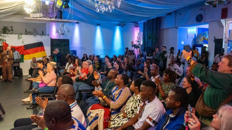 L'association Woka Kuma Burkina  a eu l'ultime  honneur  de recevoir  le 31 Janvier  2025 passé à Bobo-Dioulasso  une  visite   de courtoisie  de Son Excellence Monsieur Dietrich BECKER, Ambassadeur de la République Fédérale d'Allemagne auprès du Burkina Faso. En présence  de Madame Christaine  Sanou  , Générale de la Semaine Nationale de la Culture . De fructueux échanges  ont  été  menés  autour  des préparations  de la 8ÈME  édition du FESTICO , de la vie de l'association  en général et aussi  autour  des relations culturelles bilatérales entre  les deux  nations. Ce fut des moments  d'intense travail  et aussi  d'émotions.  Vive la culture  entre  la République fédérale  Allemagne  et le Burkina Faso 🇧🇫🇩🇪🇧🇫🇩🇪