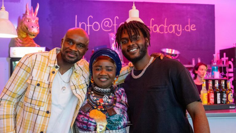 L'association Woka Kuma Burkina  a eu l'ultime  honneur  de recevoir  le 31 Janvier  2025 passé à Bobo-Dioulasso  une  visite   de courtoisie  de Son Excellence Monsieur Dietrich BECKER, Ambassadeur de la République Fédérale d'Allemagne auprès du Burkina Faso. En présence  de Madame Christaine  Sanou  , Générale de la Semaine Nationale de la Culture . De fructueux échanges  ont  été  menés  autour  des préparations  de la 8ÈME  édition du FESTICO , de la vie de l'association  en général et aussi  autour  des relations culturelles bilatérales entre  les deux  nations. Ce fut des moments  d'intense travail  et aussi  d'émotions.  Vive la culture  entre  la République fédérale  Allemagne  et le Burkina Faso 🇧🇫🇩🇪🇧🇫🇩🇪