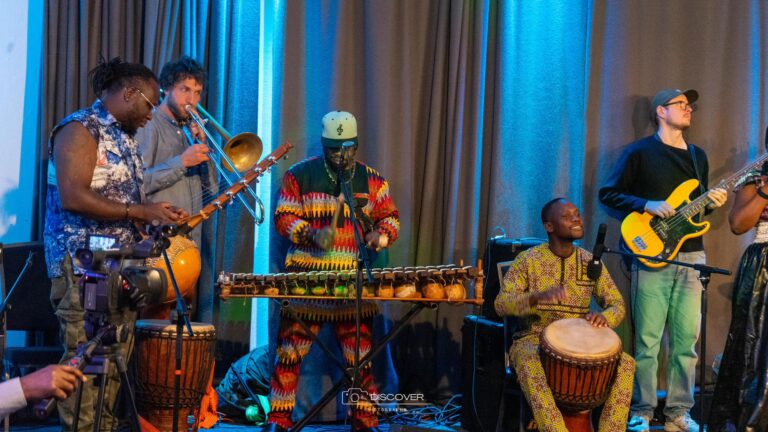 L'association Woka Kuma Burkina  a eu l'ultime  honneur  de recevoir  le 31 Janvier  2025 passé à Bobo-Dioulasso  une  visite   de courtoisie  de Son Excellence Monsieur Dietrich BECKER, Ambassadeur de la République Fédérale d'Allemagne auprès du Burkina Faso. En présence  de Madame Christaine  Sanou  , Générale de la Semaine Nationale de la Culture . De fructueux échanges  ont  été  menés  autour  des préparations  de la 8ÈME  édition du FESTICO , de la vie de l'association  en général et aussi  autour  des relations culturelles bilatérales entre  les deux  nations. Ce fut des moments  d'intense travail  et aussi  d'émotions.  Vive la culture  entre  la République fédérale  Allemagne  et le Burkina Faso 🇧🇫🇩🇪🇧🇫🇩🇪